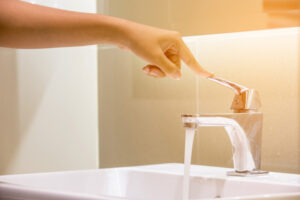 Finger moving faucet