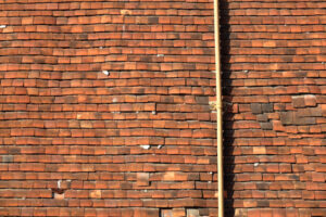 Ratting pipe against loose bricks