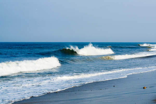 Waves breaking on the shore of beach on manchester-by-the-sea