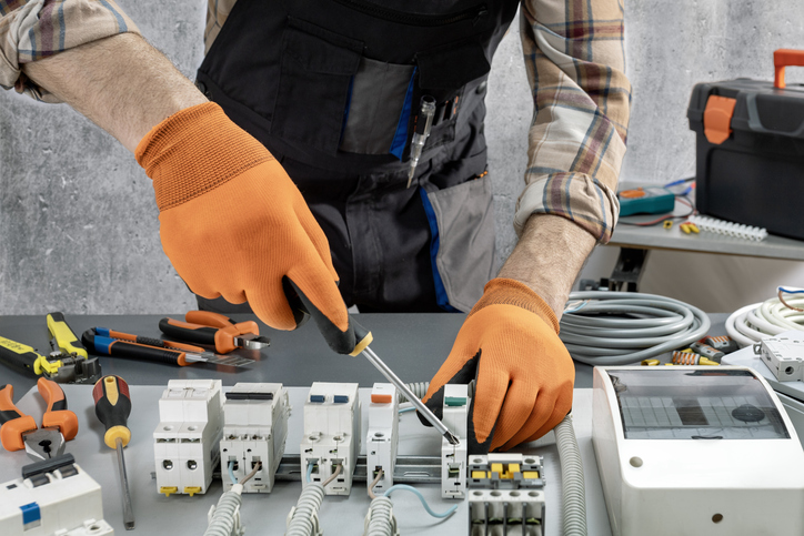 Signs It’s Time to Call an Electrician for Electrical Panel Upgrades